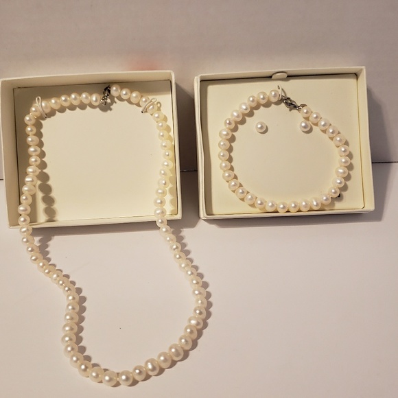 BNWT Sterling and Freshwater Pearl Set - Picture 4 of 4